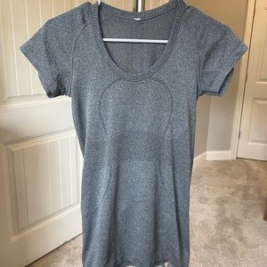 Gray Lululemon Swiftly Tech Short-Sleeve Shirt Size 4